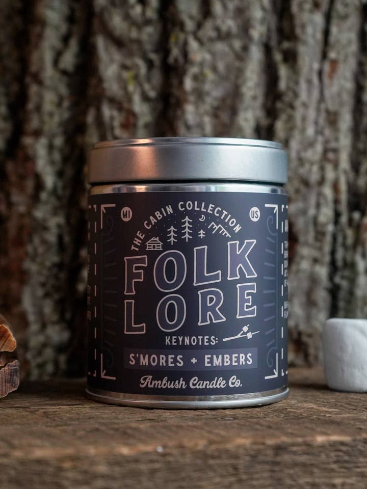 Folklore | Bougie au soja S'mores + Embers 14 oz pour la vente par Ambush Candle Co.