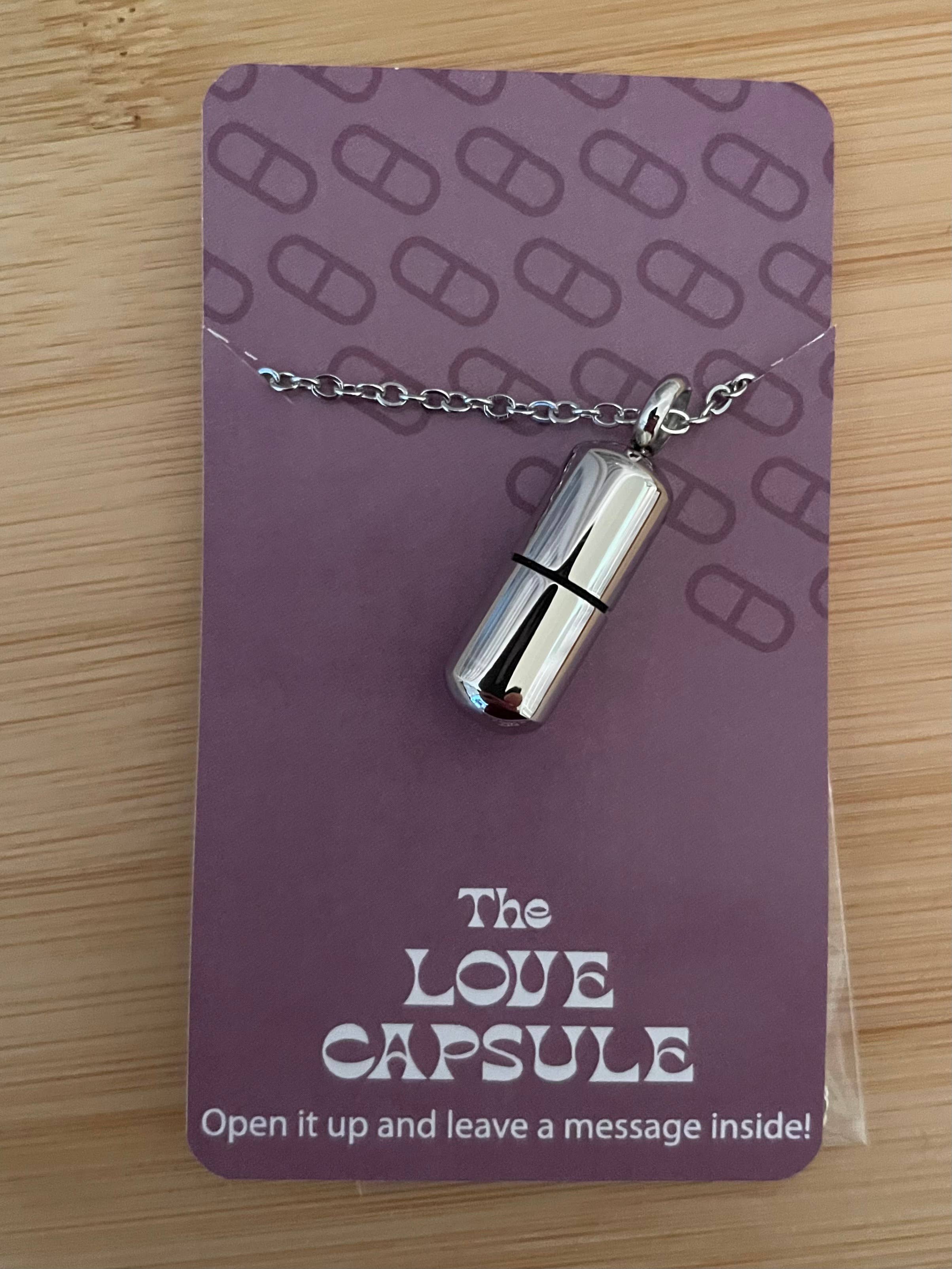 Denali & Co. – Großhandel Kette mit Anhänger/Charm – Denali & Co. Love Capsule Halskette3