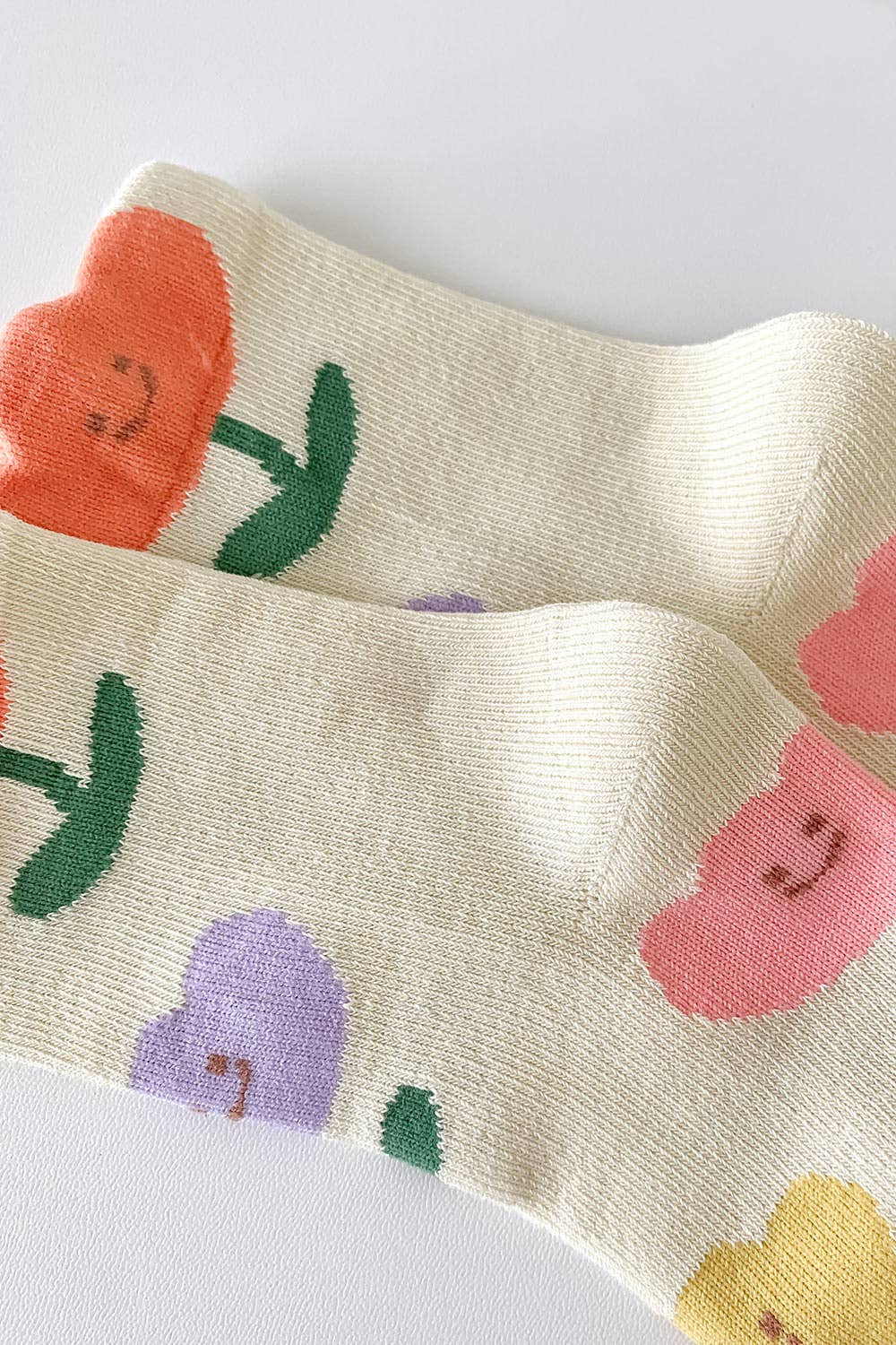 Multicolore Lot de 4 Paires de Chaussettes Enfant avec Designs Amusants en vente sur Faire5