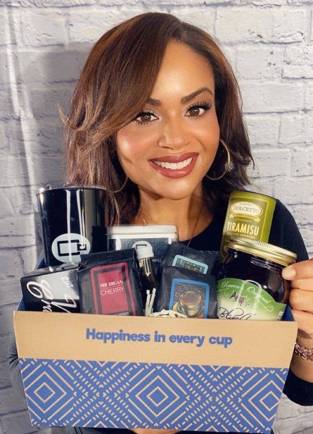 Coffee Beanery - Wholesale Food Gift Basket - Gourmet Favorites Gift Basket2