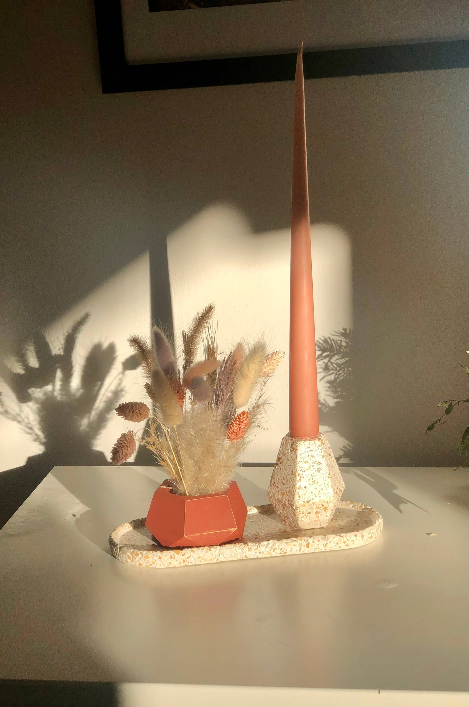 Nema Concept – wholesale Torkade/pressade blommor – Bukett med torkade blommor i betongvaser | Torkade blommor | Present9