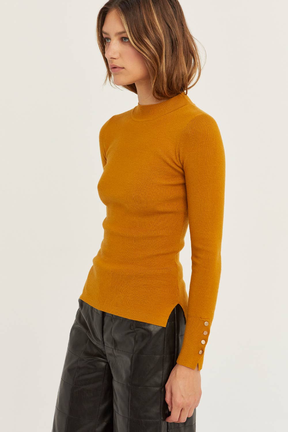 MOUTARDE CT8161 - Haut en tricot Megan avec bouton-pression sur les manches en vente sur Faire4