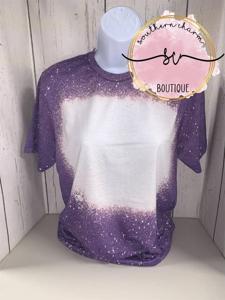 T-shirts blanchis violets chinés pour la vente par Southern Charm Boutique