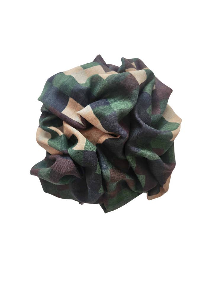 ÉCHARPE CAMO PIX pour la vente par Salisa Scarves