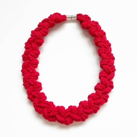 Lilly halskæde - farve blok knyttede erklæring halskæde for engroshandel hos Handmade by Tinni