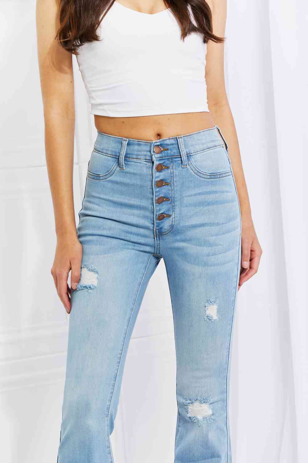 Ljus Vibrerande MIU Jess Button Flare Jeans i full storlek för wholesale på Faire4