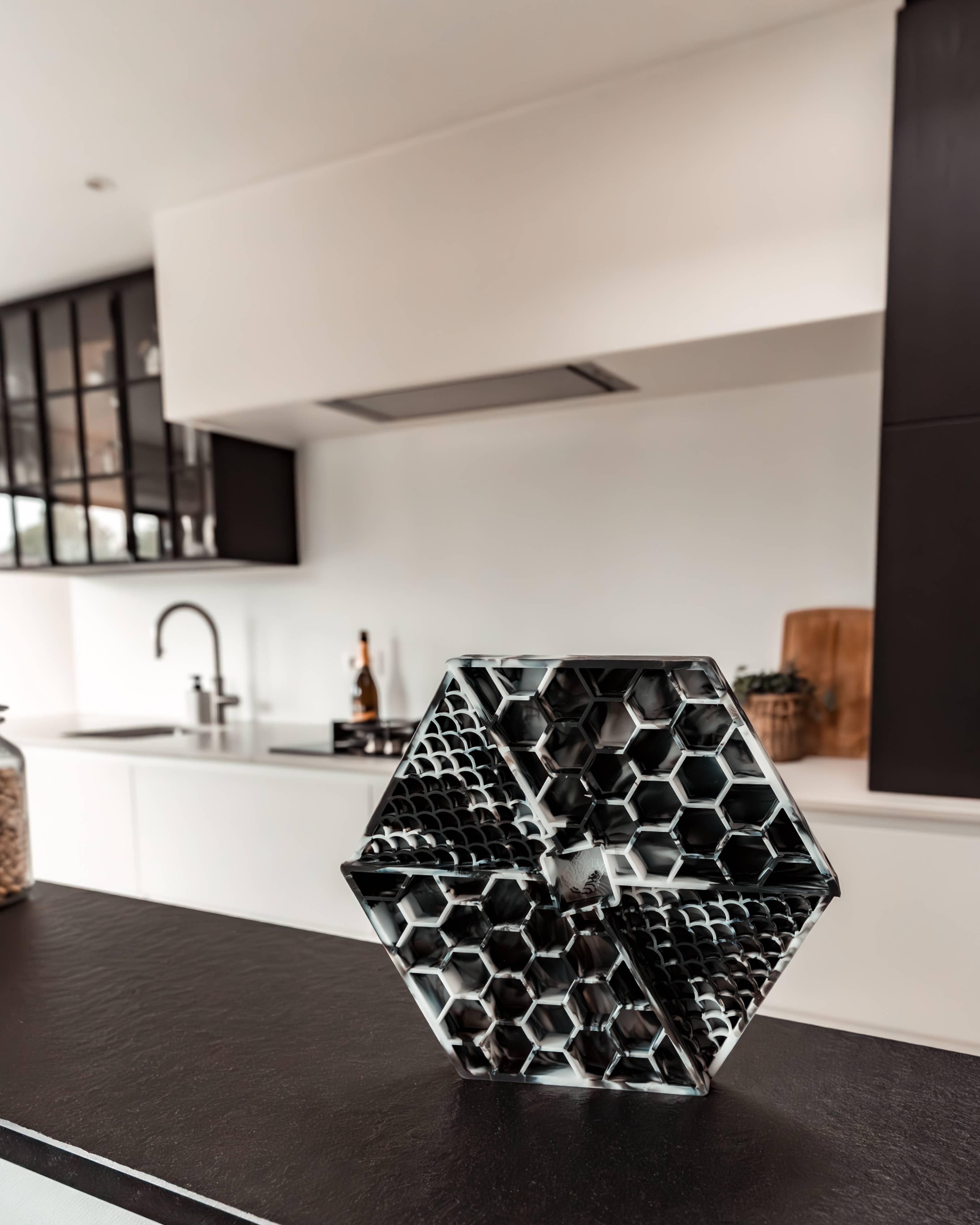 LIEVICK - Wholesale Pet Food Mat - Dog - LIEVICK Lick mat | Black & White1