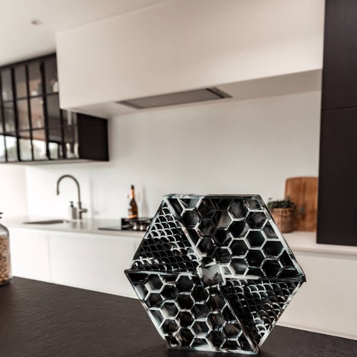 LIEVICK - Wholesale Pet Food Mat - Dog - LIEVICK Lick mat | Black & White1