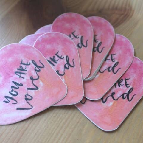 Adesivos de aquarela You Are Loved, adesivos de aquarela, adesivos de coração, You Are Loved, decalque de aquarela, recheio de meia por atacado de Paint It Forward