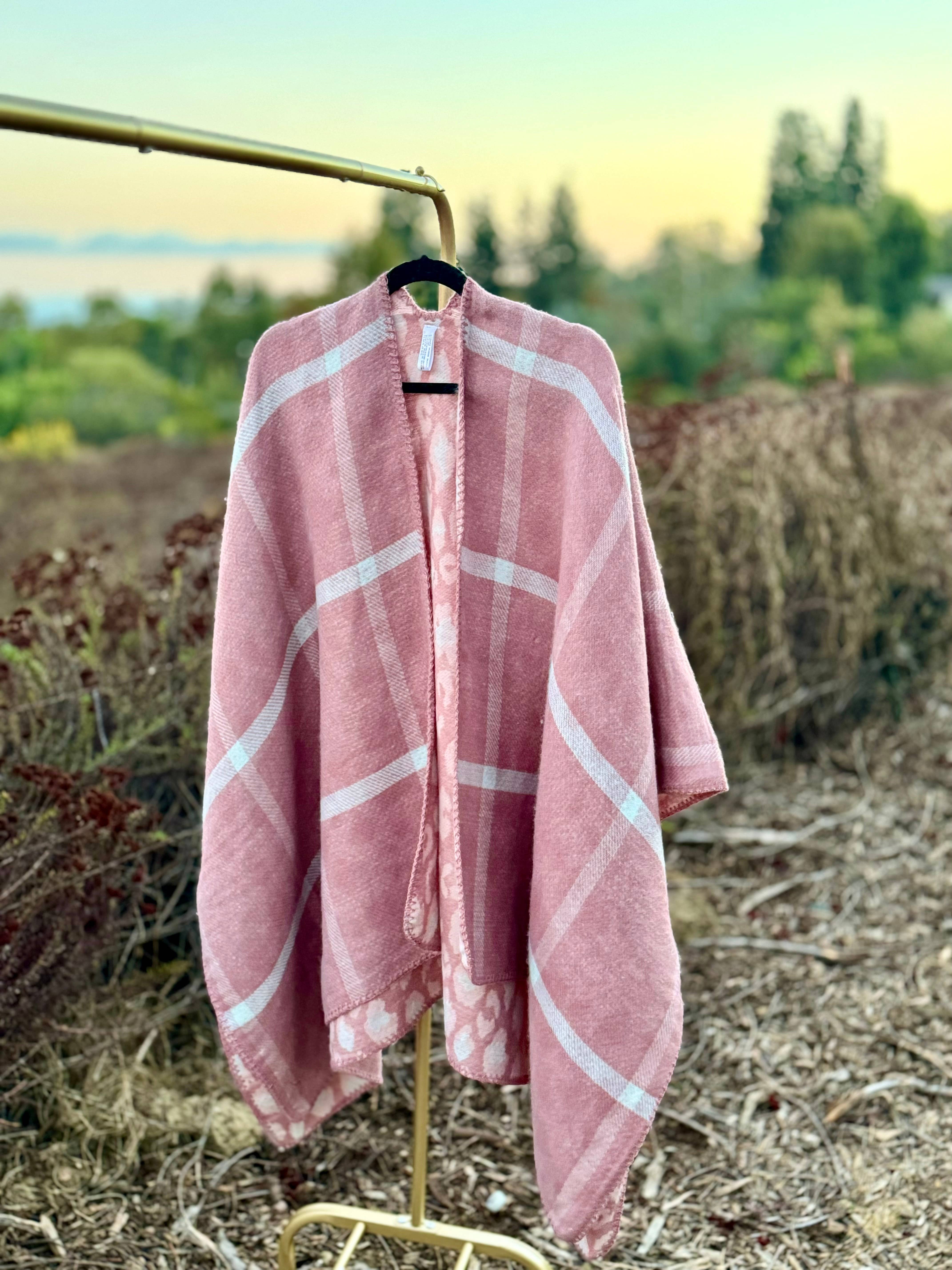 Justin & Taylor - Wholesale Kimono - Women's - The Wild Card | Leopard Print and Lined Double-Sided Kimono1