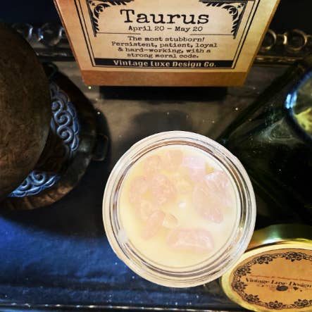 Vintage Luxe Design Co. - Vendita all'ingrosso Candela in vasetto - Taurus Zodiac Horoscope - Candela in cera di soia con cristalli1