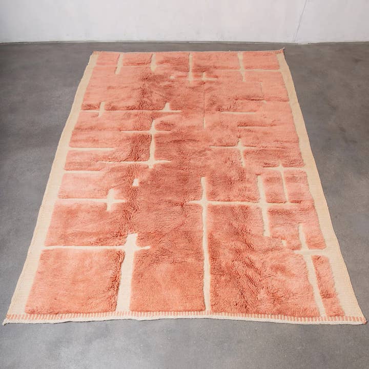 BerberNest – Großhandel Teppichvorleger – Premium handgetufteter Beni Mrirt Teppich in Pfirsichfarben aus Marokko1