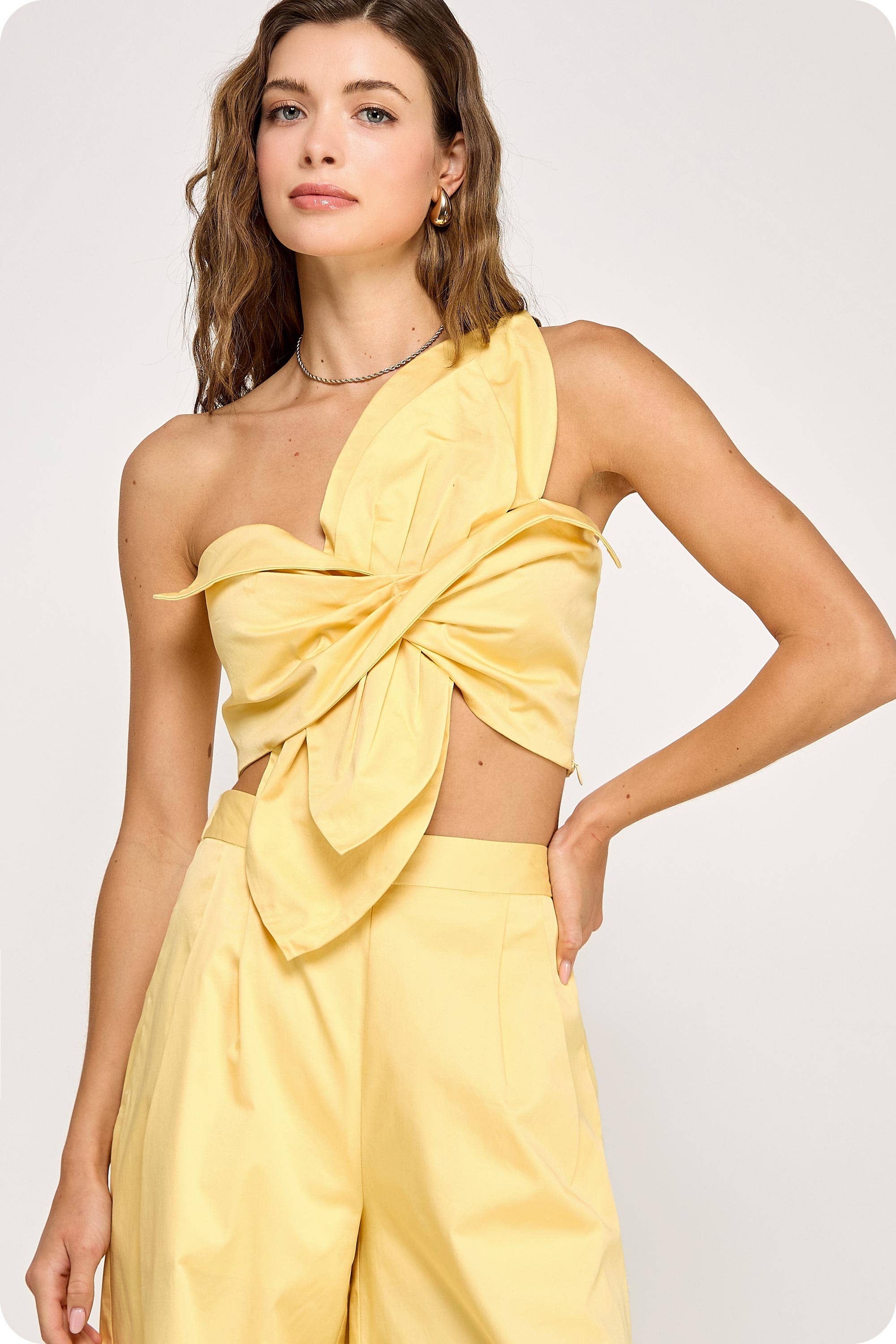 Strut & Bolt - Wholesale Shirt - Women's - One-Shoulder Knotted Flower Bow Crop Top3