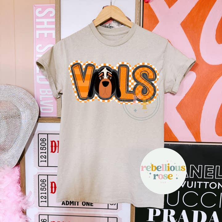 Grafisk T-shirt med skakternet Vols for engroshandel hos Rebellious Rose LLC