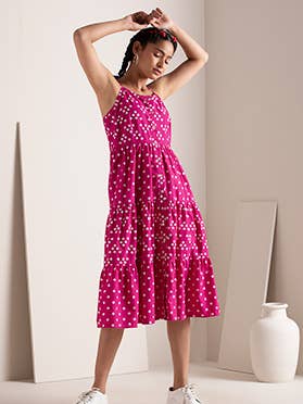 Vestido con botones y tirantes bandhani fucsia tierra para venta al por mayor de Indya