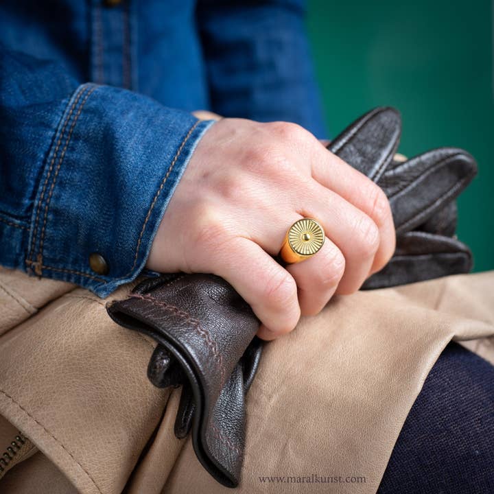 Guldpläterad solsignetring för wholesale av Maral Kunst