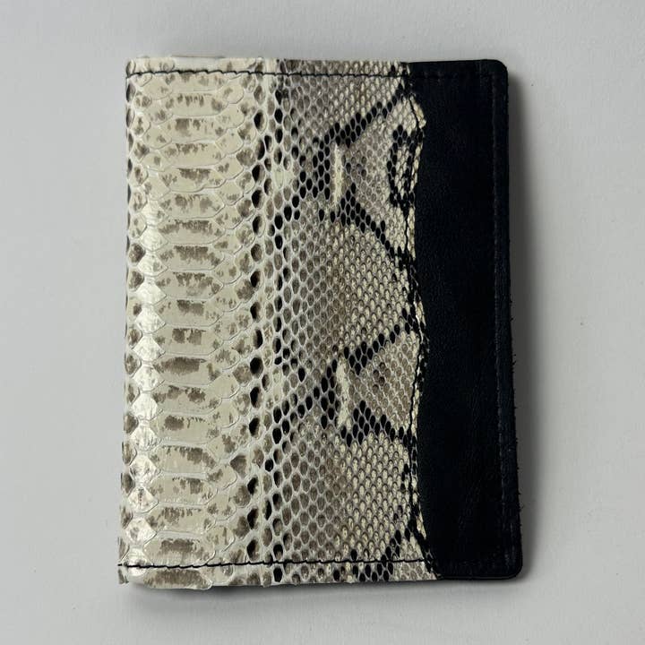 Cartera de Pasaporte de Cuero con Detalles de Piel de Serpiente para venta al por mayor de Mission Leather Co