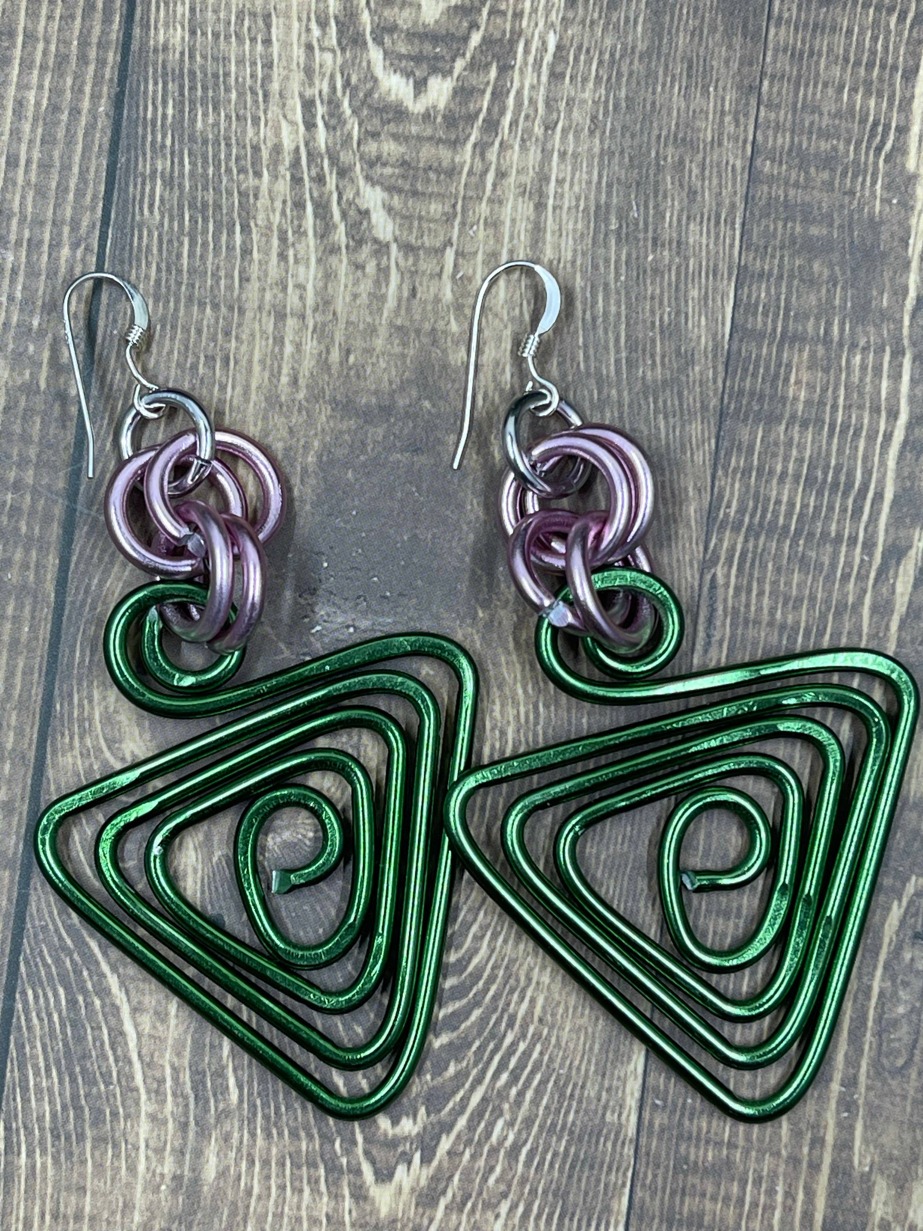 Jewelry With Me – Engroshandel Hængeøreringe og creoløreringe – AKA inspirerede grønne og lyserøde øreringe1