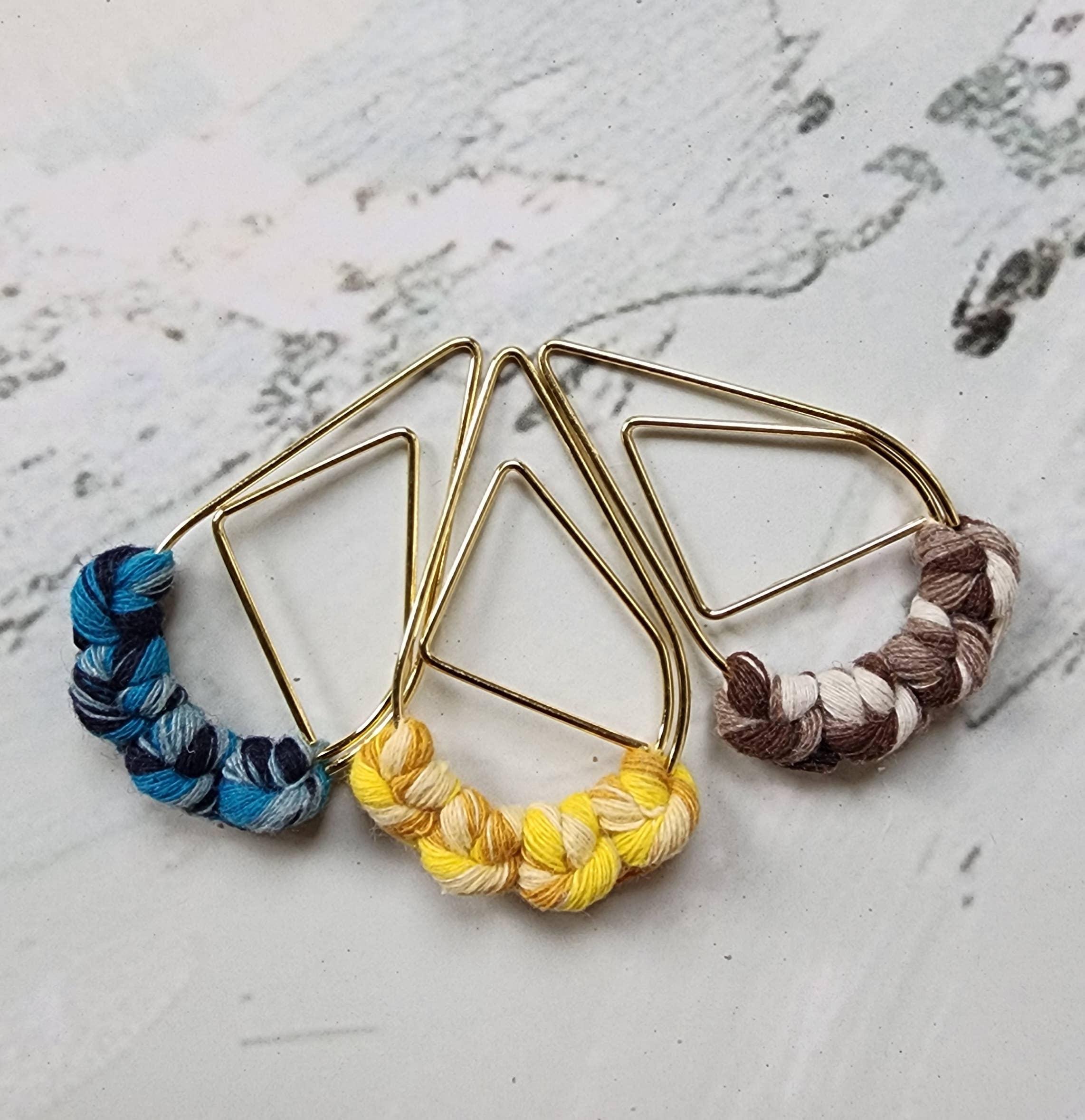 Handmade By Uruba – Engroshandel Bogmærke – Håndlavet flettet garnbogmærke | Farverigt geometrisk metal5