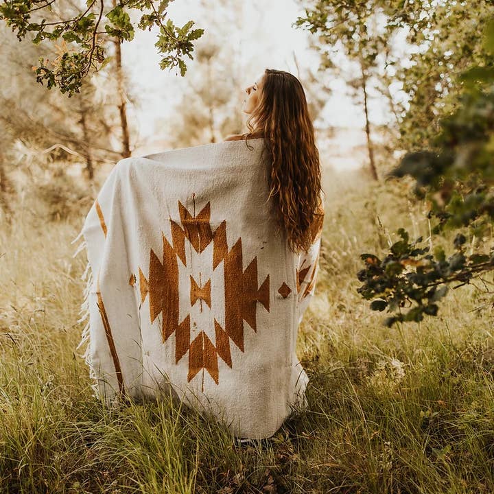 THE WILD WHISPERS - Wholesale Throw Blanket - Rosarito blanket2