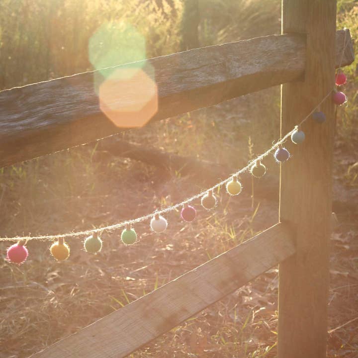 Ganapati - Wholesale Bunting/Garland - Felt Color Ball Lightbulb Garland