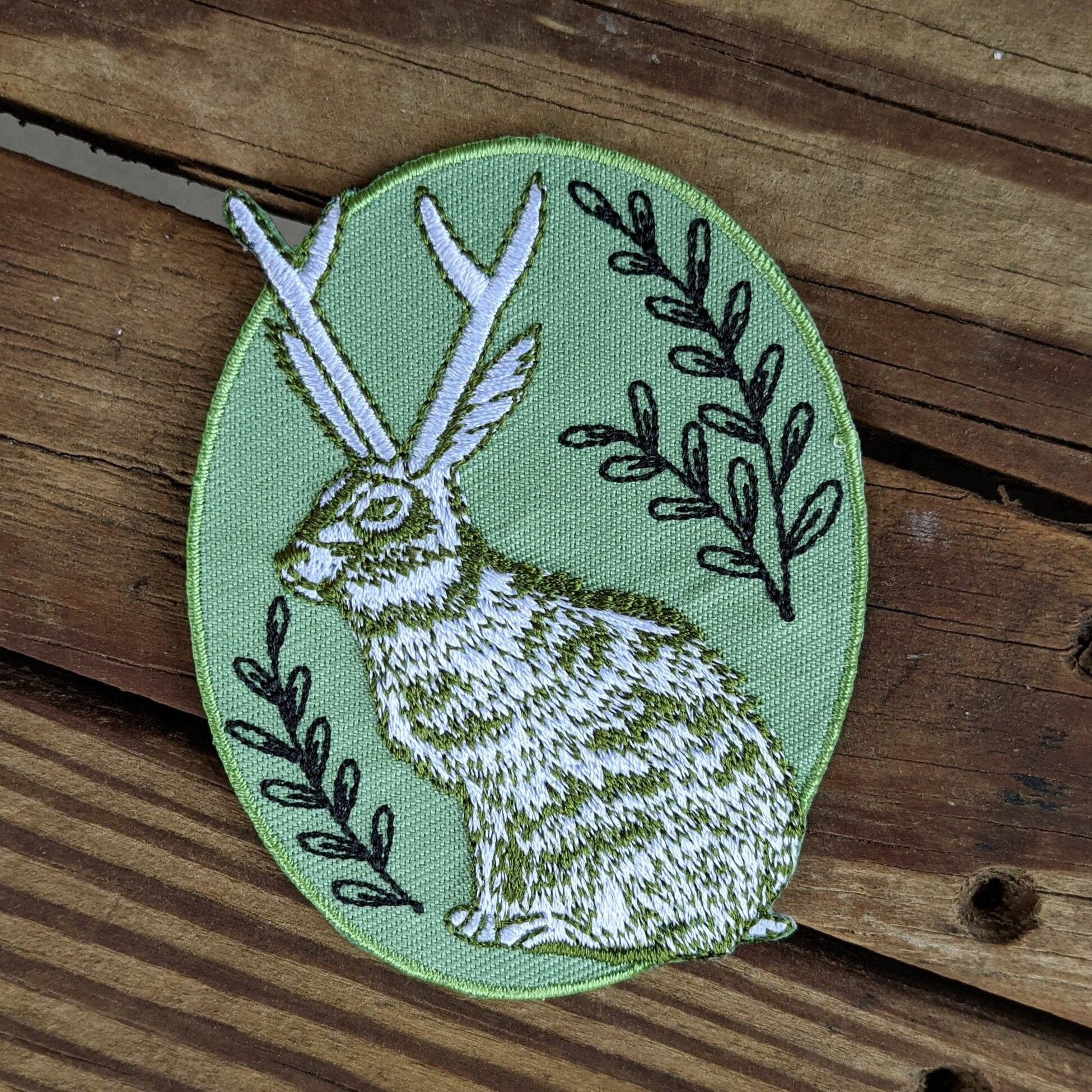 ilikesara | art + goods - Vente Écusson - écusson thermocollant | jackalope - ovale vert 2,5" x 3,2"