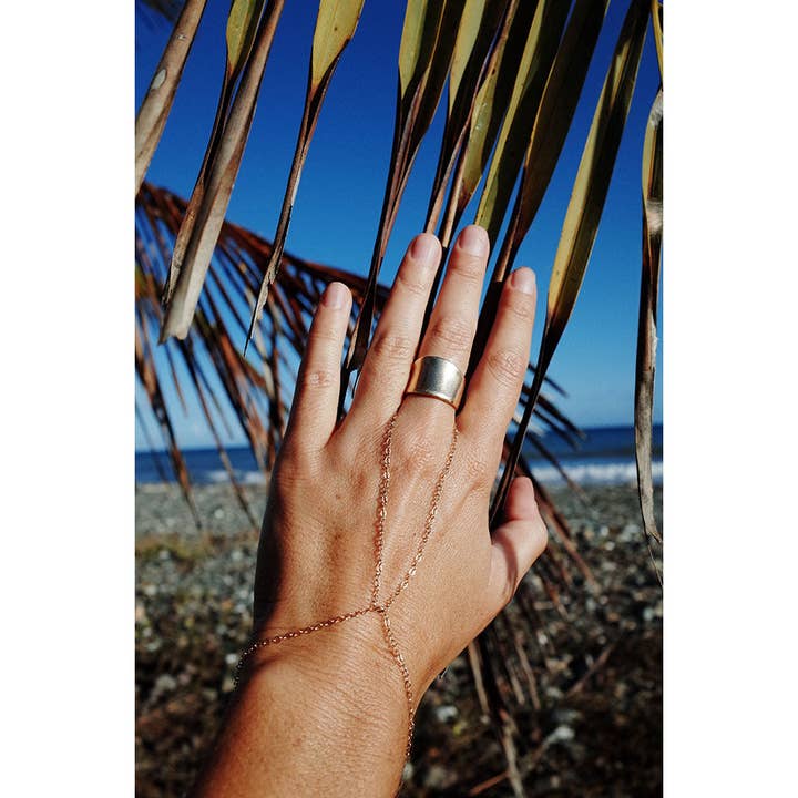 Eenvoudige gouden handketting | Cocles voor wholesale door Chains By Lauren