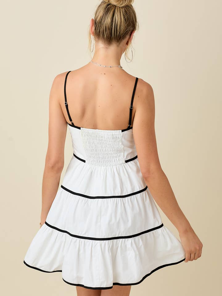 VIT/SVART Cami miniklänning med kontrastband för wholesale på Faire13