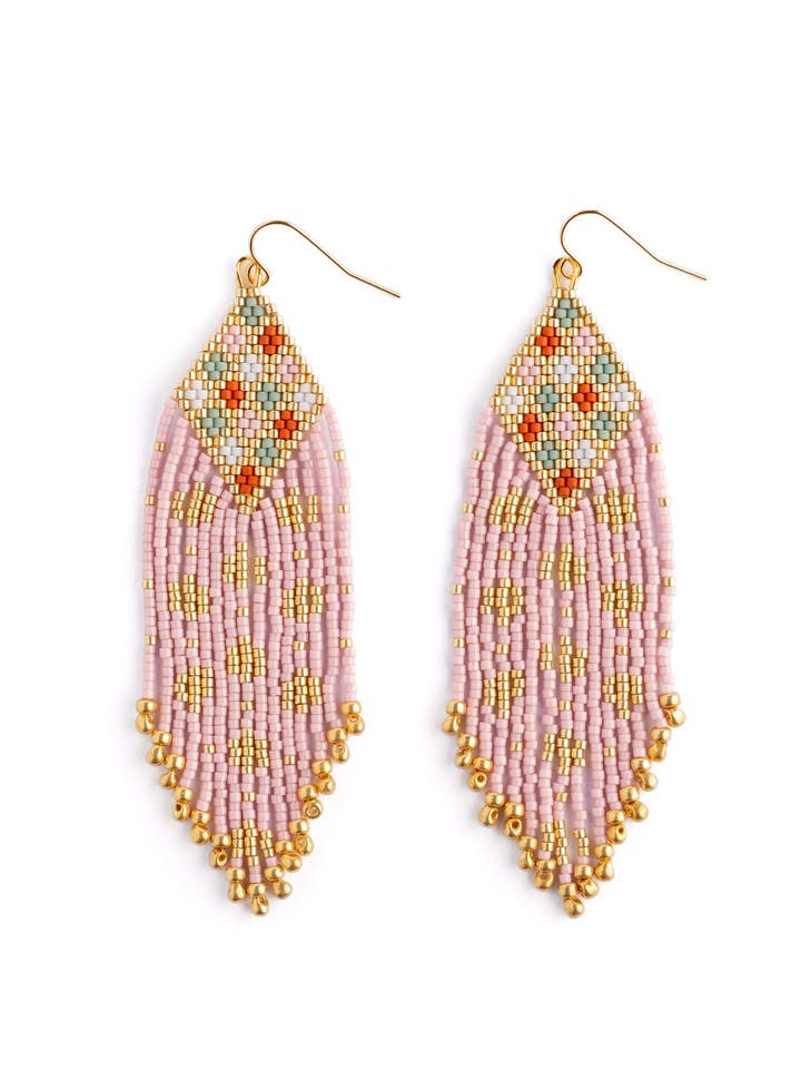 Kralen Handgeweven Sari Fringe Oorbellen (Roze) voor wholesale door Mayana Designs Co