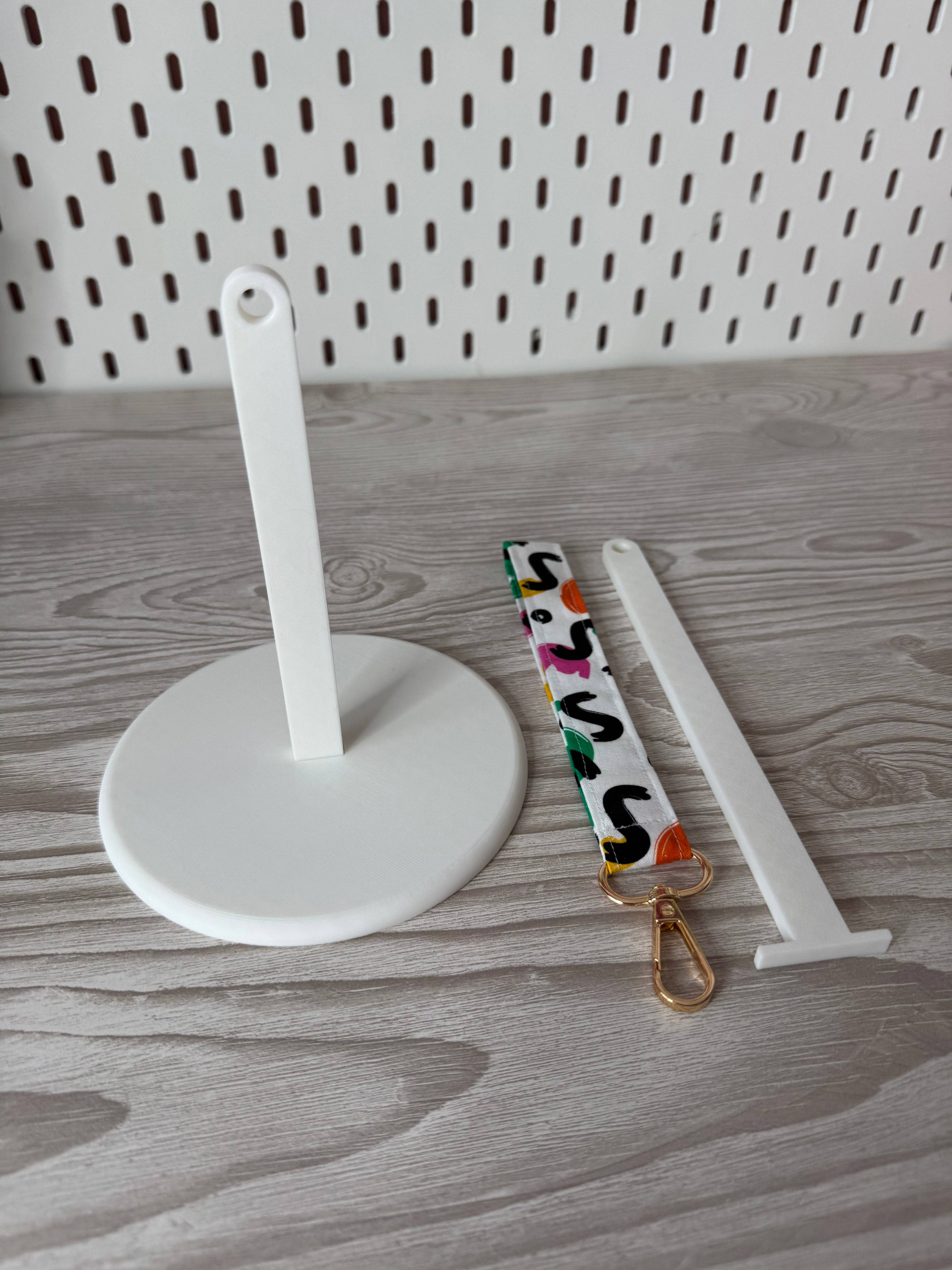 Emily's Weaving – wholesale Knitting/Crochet Supplies – White Yarn Spinner with Abstract Wristlet2