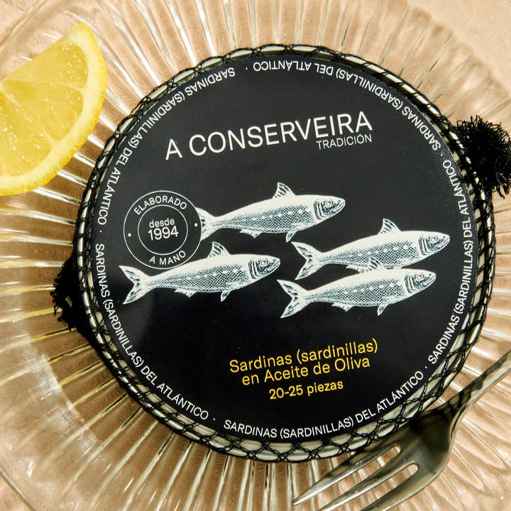 A Conserveira Tradición Small Sardines in Olive Oil 20/25 (Xoubiñas) for wholesale by Lata