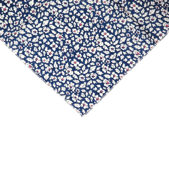 Pañuelo de tela, color azul, estampado floral morado para venta al por mayor de Maison Mouche