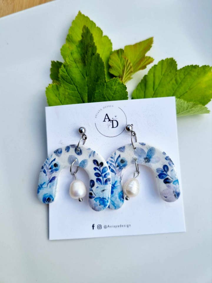 Arco con rose blu per la vendita all'ingrosso da parte di AviayaDesign