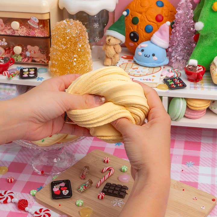 Kawaii Slime Company - Wholesale Putty/slime – Child - Mrs. Claus' Cookie Dough Clay-Dough Signature Dome™ Slime (4pcs/case)3