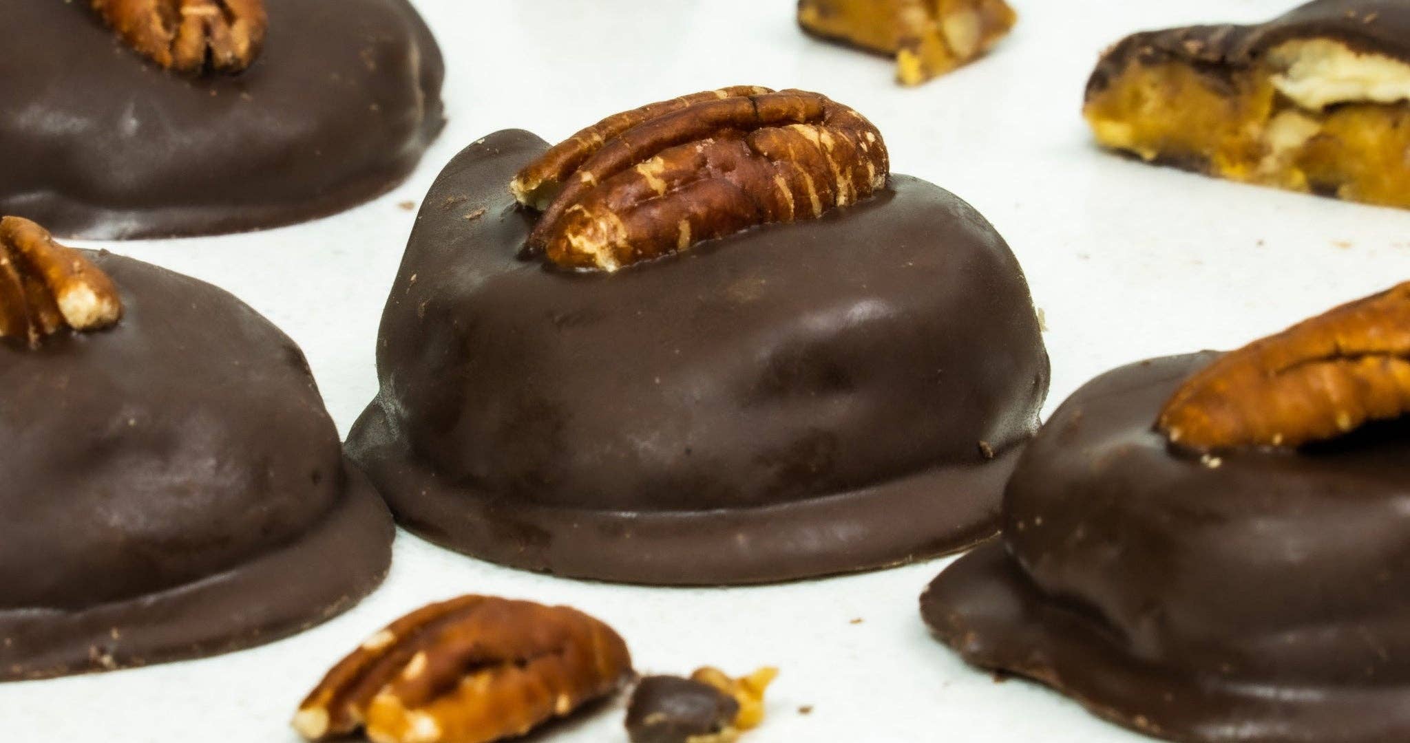 Natasha's Just Brittle – wholesale Chokladtäckta godisar – Chokladbräck Godis Pekannötskluster0