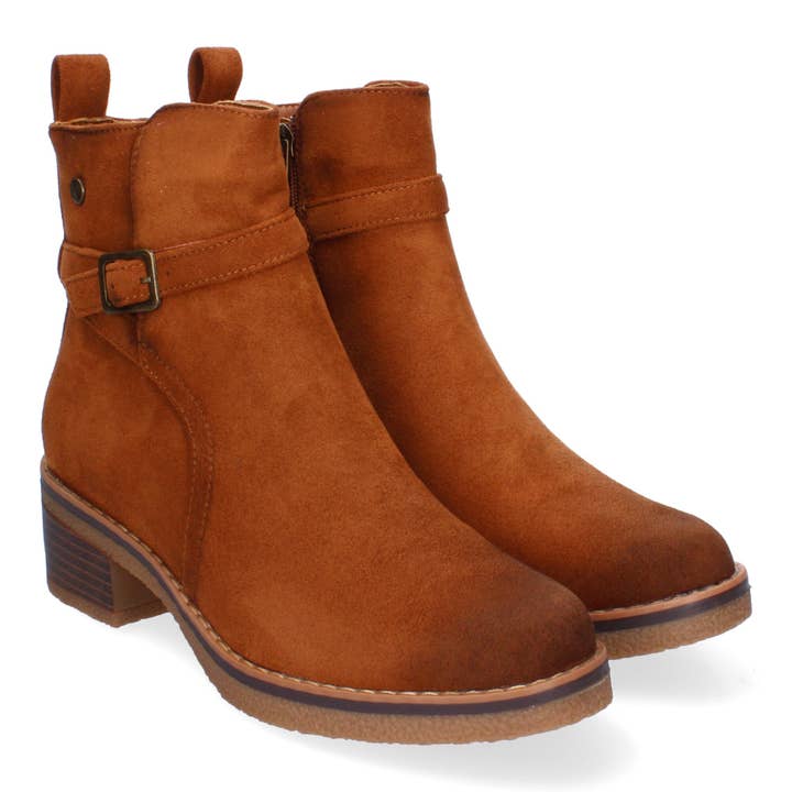 Leather ankle boots with buckle detail for wholesale by Brideluxe Mayorista