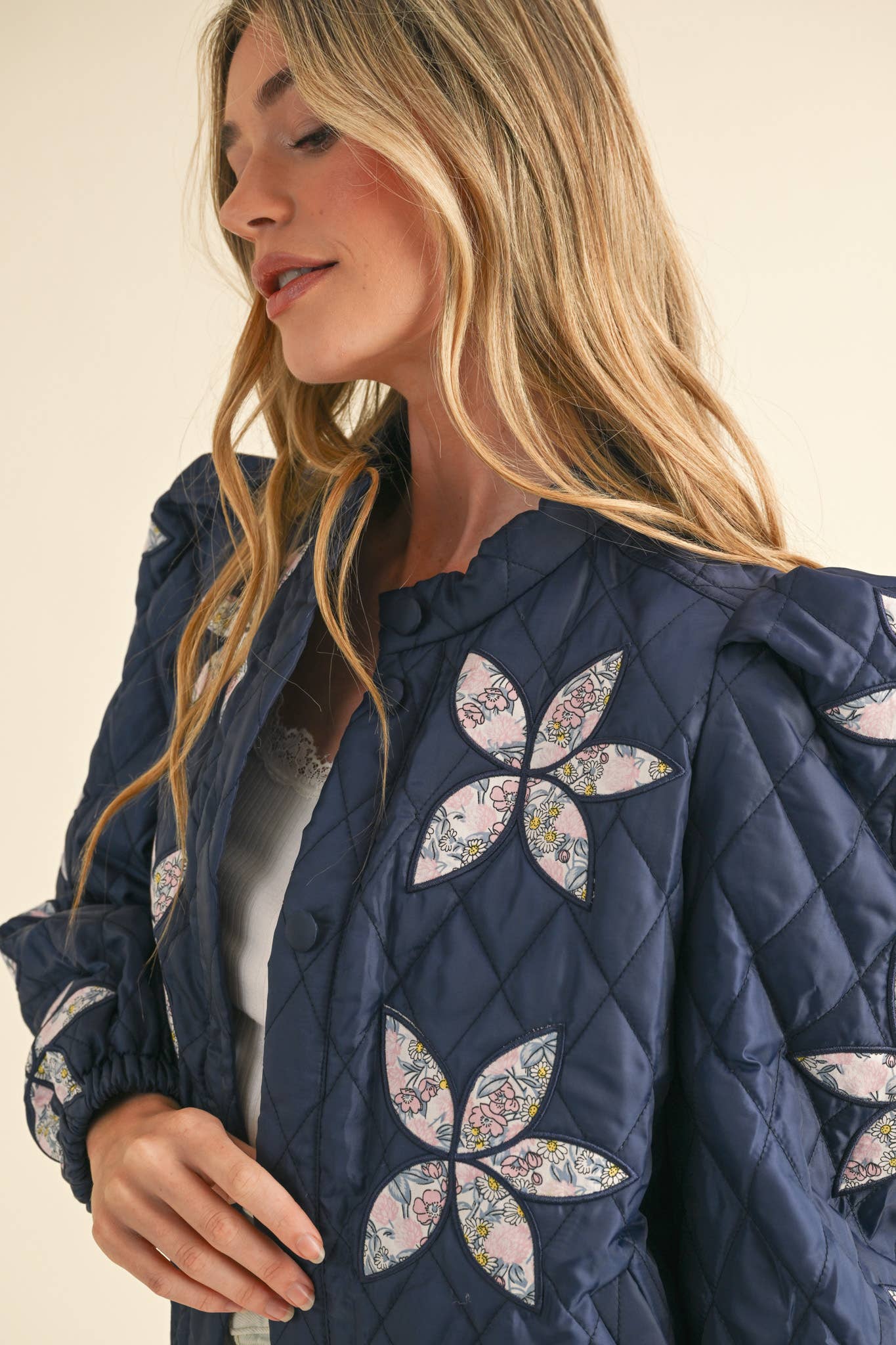 &MERCI - Wholesale Jacket - Women's - QUILTED JACKET WITH FLORAL PATCHWORK MJK330020