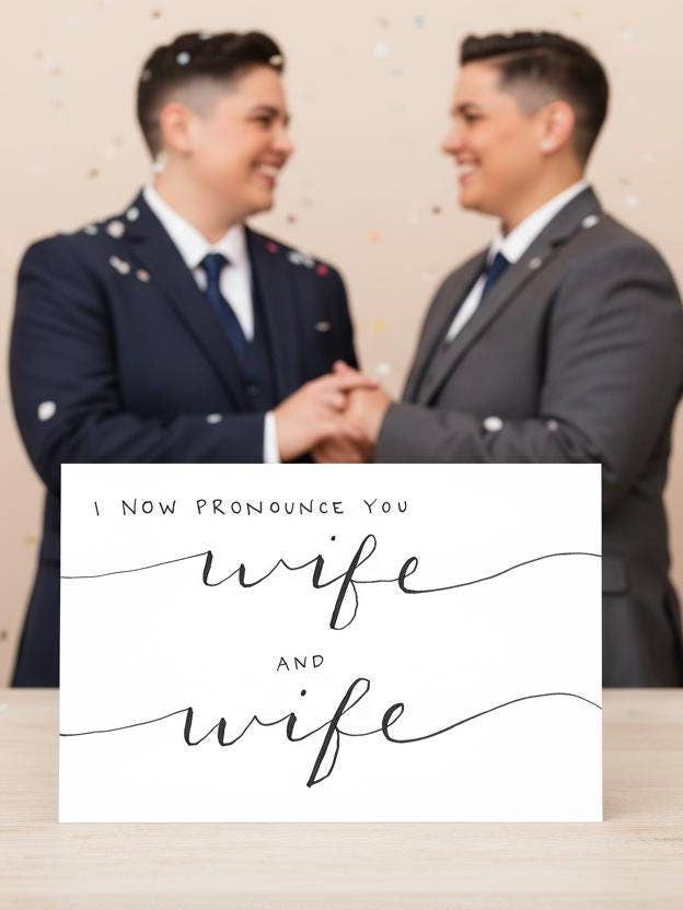 Carte de mariage pour couple queer peinte à la main à l'aquarelle Deux mariées pour la vente par Modern Affection Prints