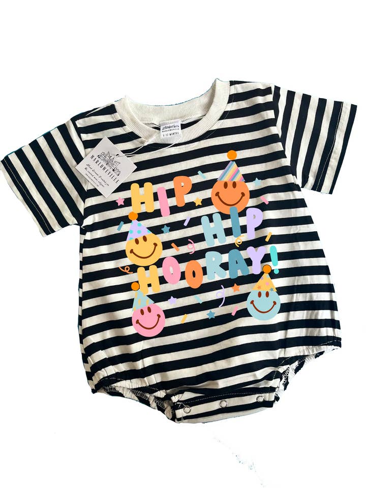 Hip hip Hourra ! Combishort rayé Anniversaire pour la vente par Marloweville