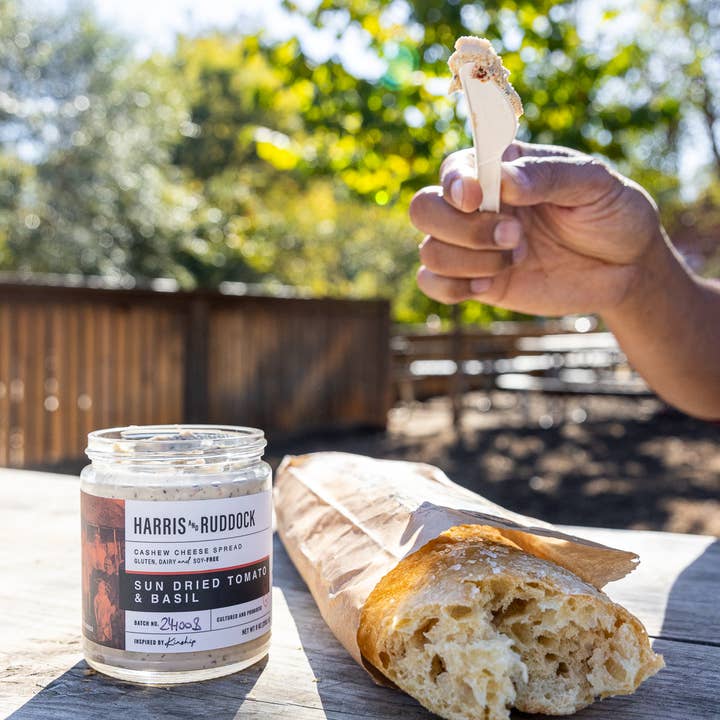 Harris and Ruddock - Wholesale Cheese - Sun Dried Tomato Basil Cheese Spread - 9 oz2