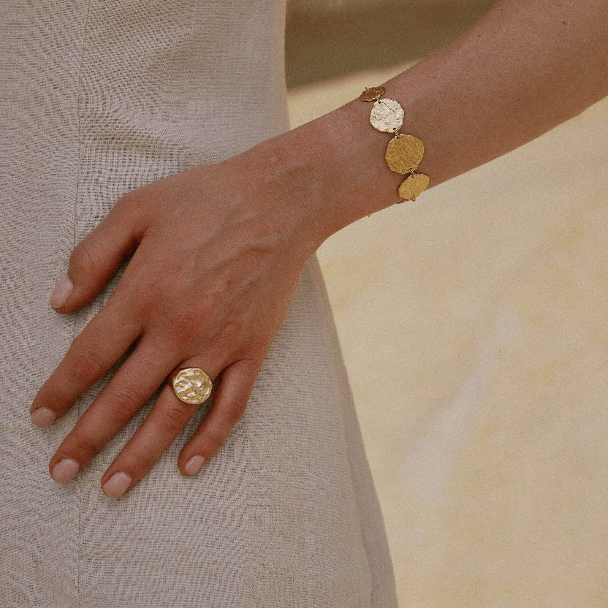 Agapée Jewelry – Großhandel Siegelringe – Antonia Ring | Schmuck Gold Geschenk Wasserdicht2