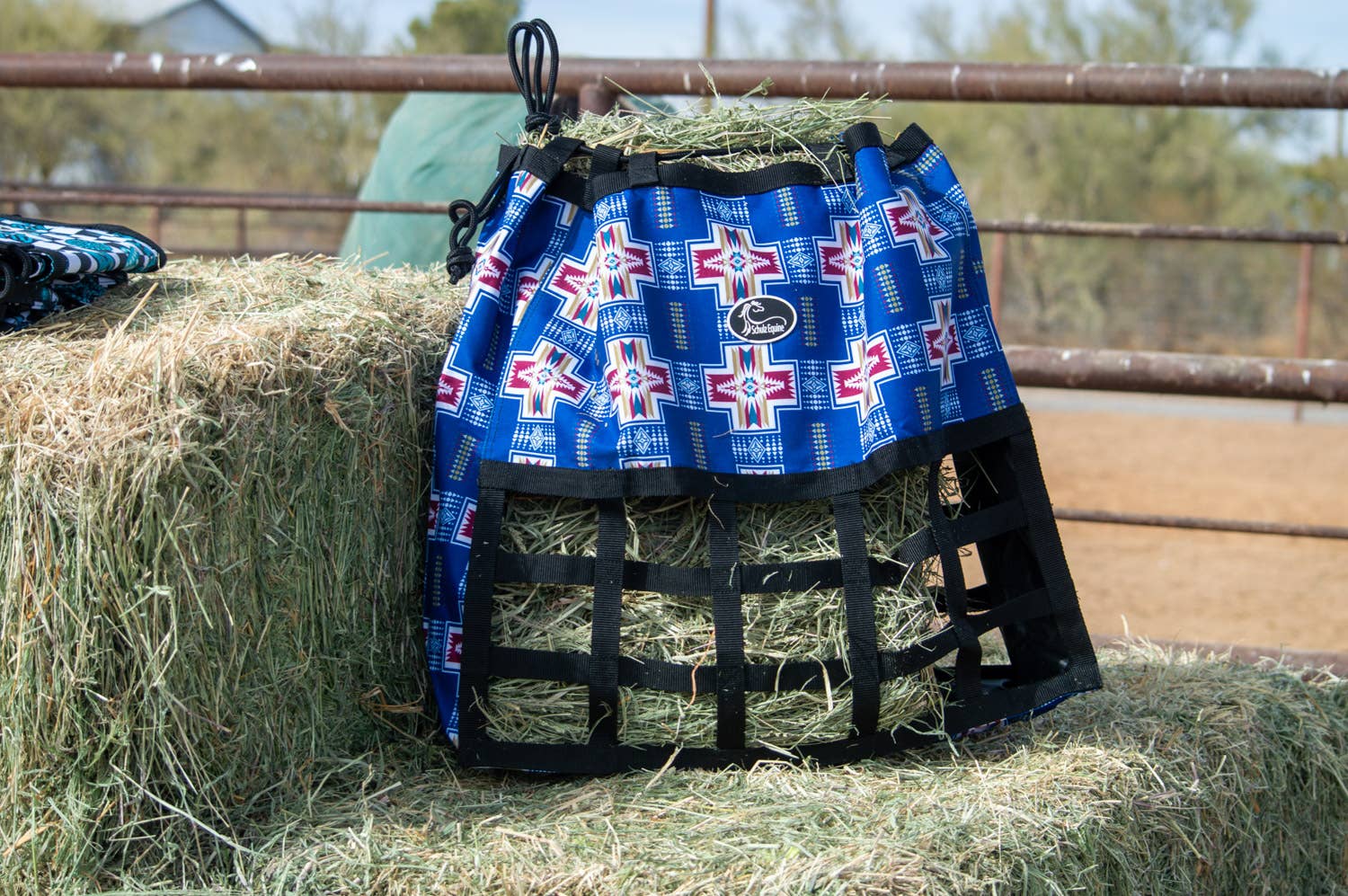 Schulz Equine - Vente Équipement d’équitation - Sac à foin Happy Trailer en nylon 600D résistant8