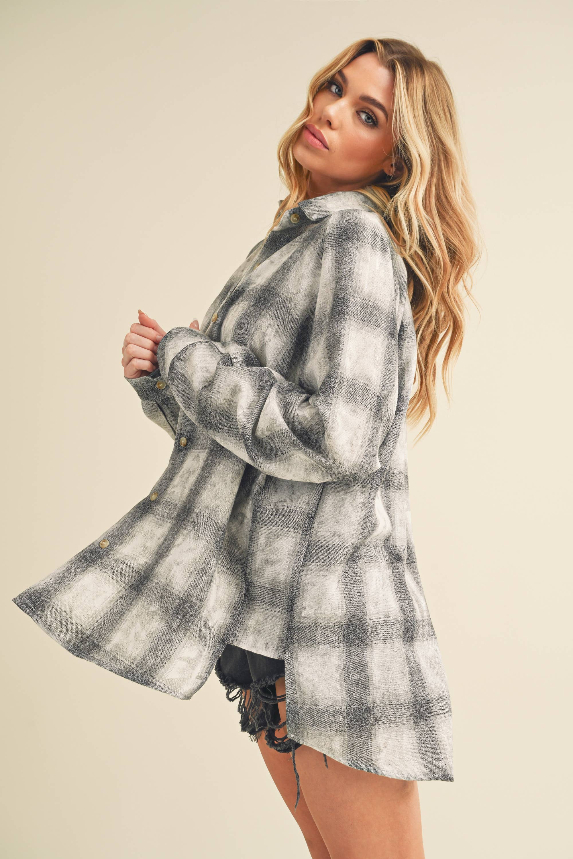 AEMI + CO – wholesale Tröja med knappar – Dam – 8323DN Laura skjorta i tvättat rutigt flanelltyg46