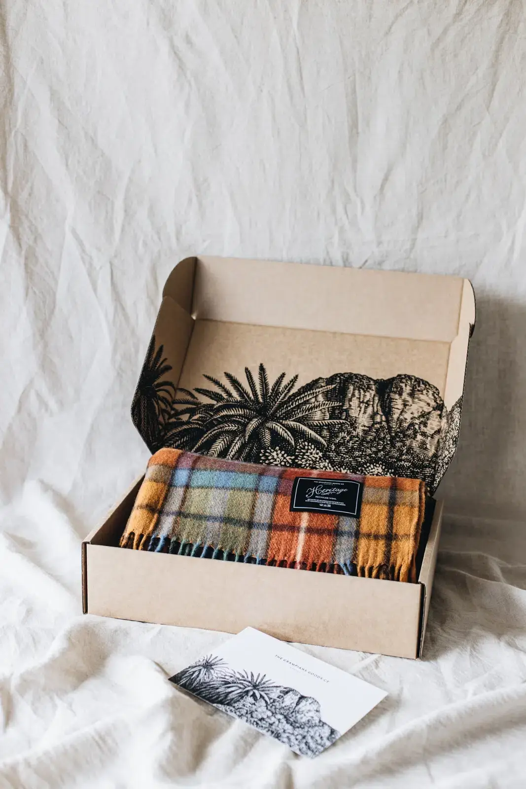 The Grampians Goods Co. - Vendita all'ingrosso Plaid - Coperta Heritage Tartan in lana riciclata38