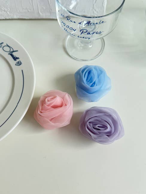 MOND HAUS – wholesale Phone grip – Caliana Phone Grip | Sheer Satin Organza Fabric Rose Charm3