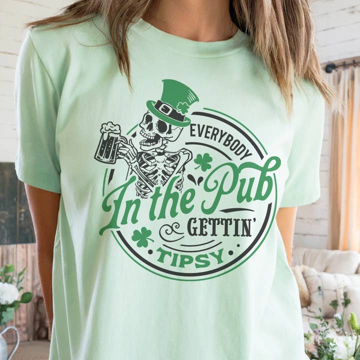 St. Pattys Alle I Pubben Vintage Grafisk T-shirt for engroshandel hos Par.tees by Party On!