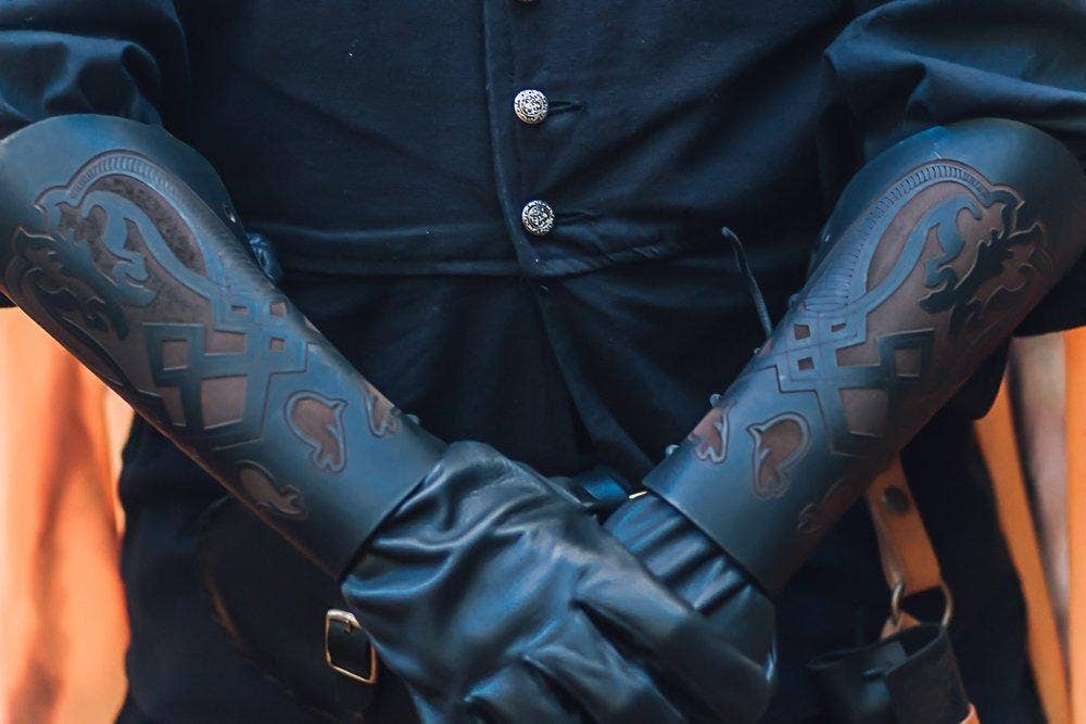 Outcast Props - Wholesale Costume - Unisex - Rohirrim horses engraved Bracer.2