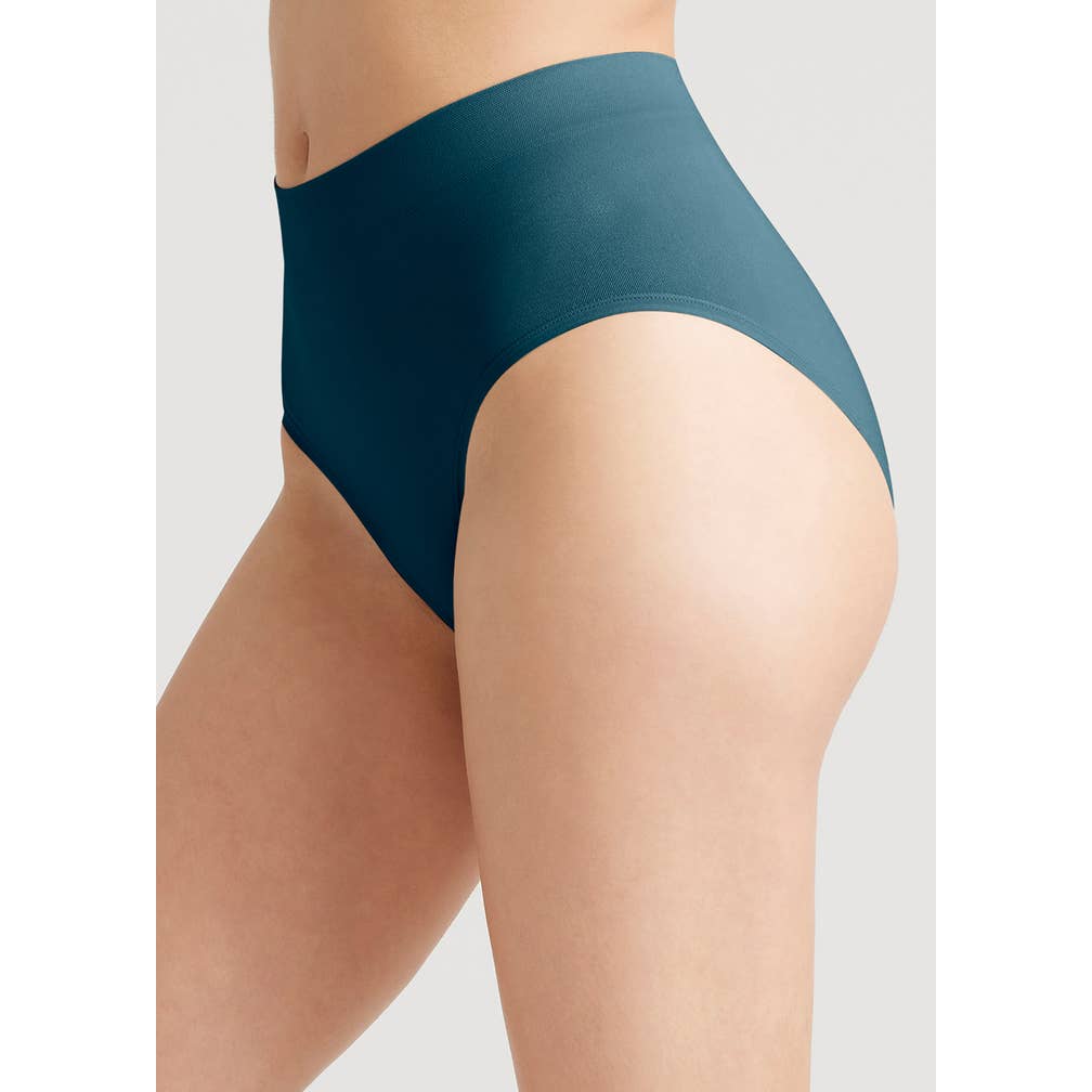 Non-Shaping Retro Brief for wholesale by Yummie