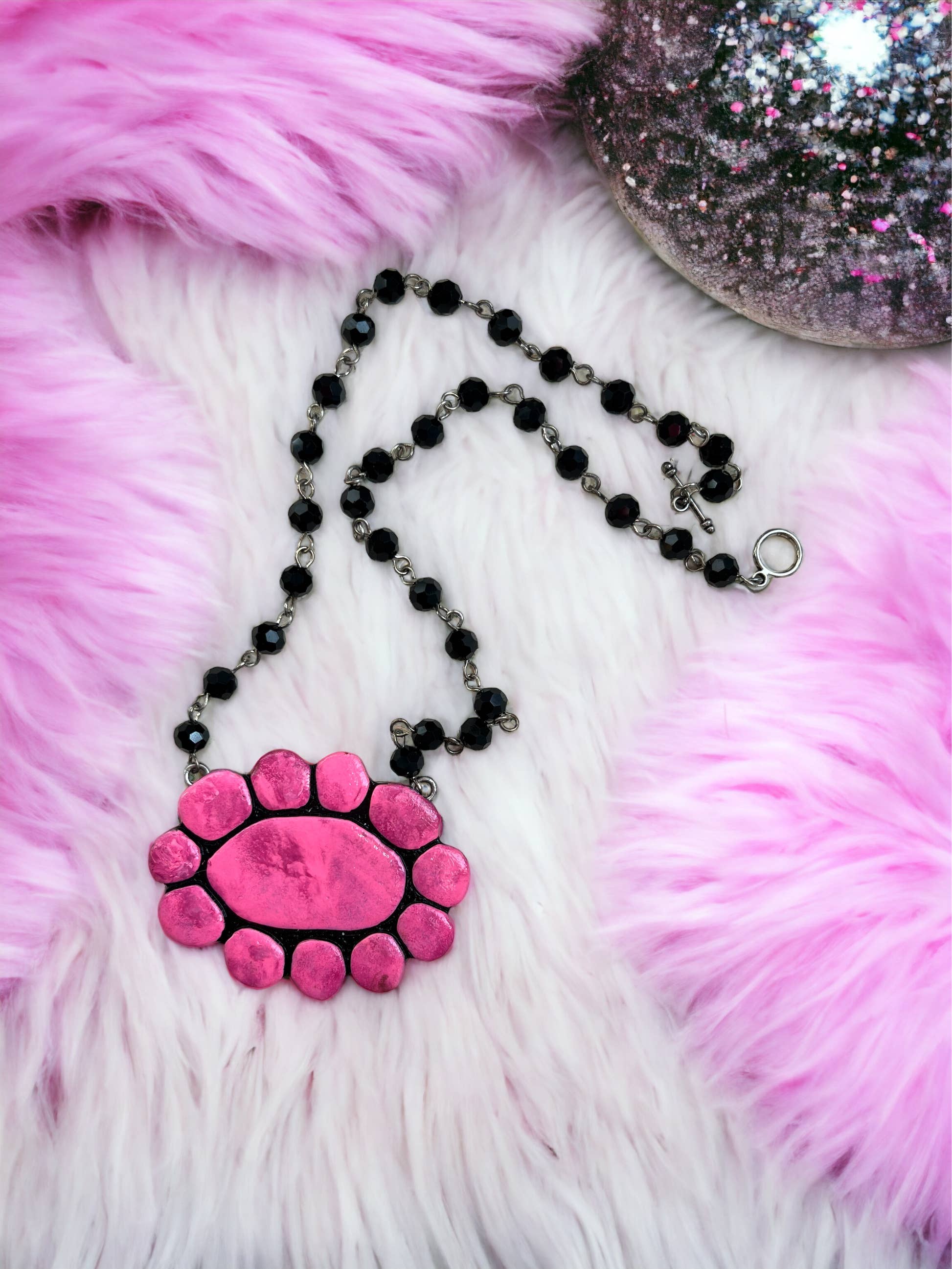 Nomadic Brunette - Wholesale Pendant/Charm Necklace - The Conifer Short Necklace- Pink Stone