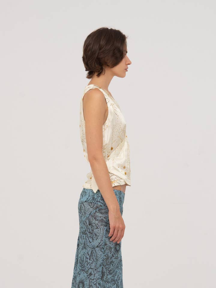 CARMEN SAYS - Wholesale Outerwear Vest - Women's - Priest Solar System-Printed Waistcoat3